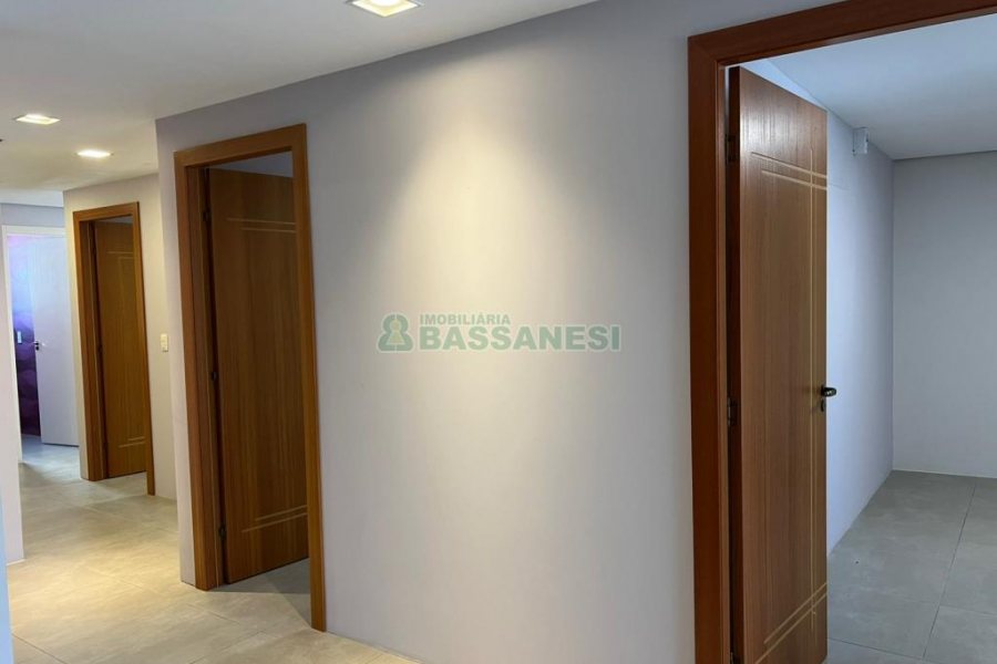 Loja com 370m², 2 vagas, no bairro Santa Catarina em Caxias do Sul para Alugar