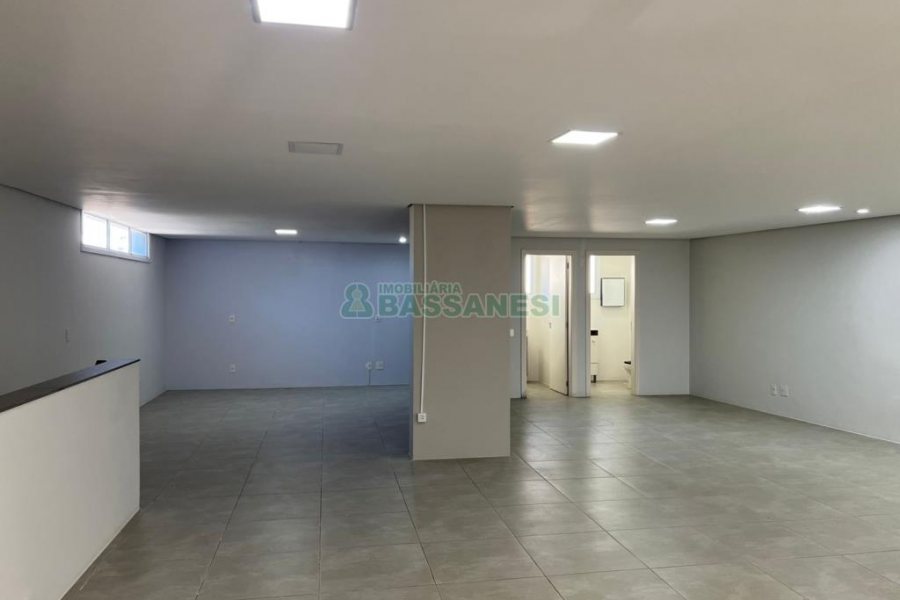 Loja com 370m², 2 vagas, no bairro Santa Catarina em Caxias do Sul para Alugar