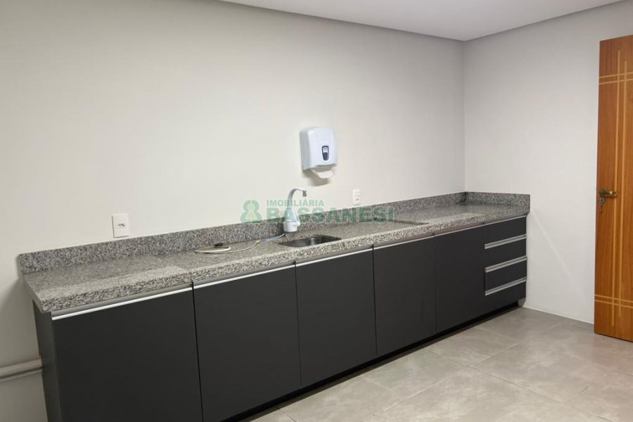 Loja com 370m², 2 vagas, no bairro Santa Catarina em Caxias do Sul para Alugar