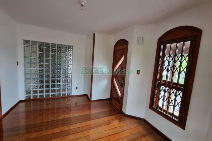 Casa com 184m², 3 dormitórios, 2 vagas, no bairro Panazzolo em Caxias do Sul para Comprar