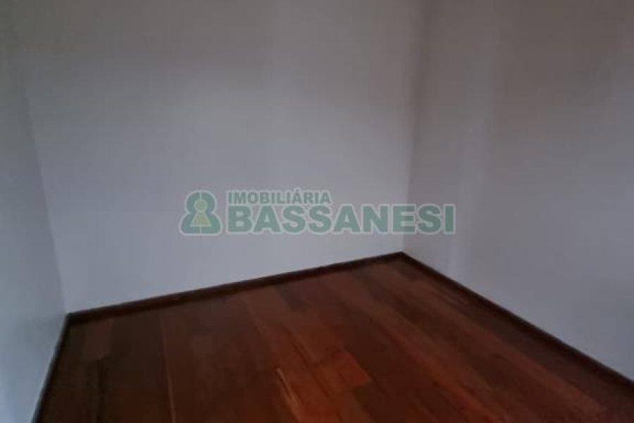 Casa com 184m², 3 dormitórios, 2 vagas, no bairro Panazzolo em Caxias do Sul para Comprar