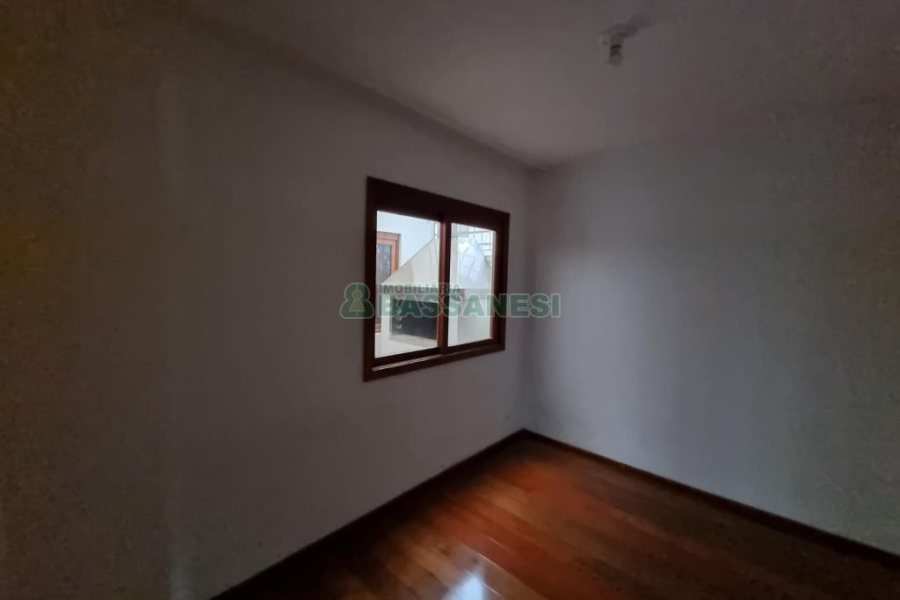 Casa com 184m², 3 dormitórios, 2 vagas, no bairro Panazzolo em Caxias do Sul para Comprar