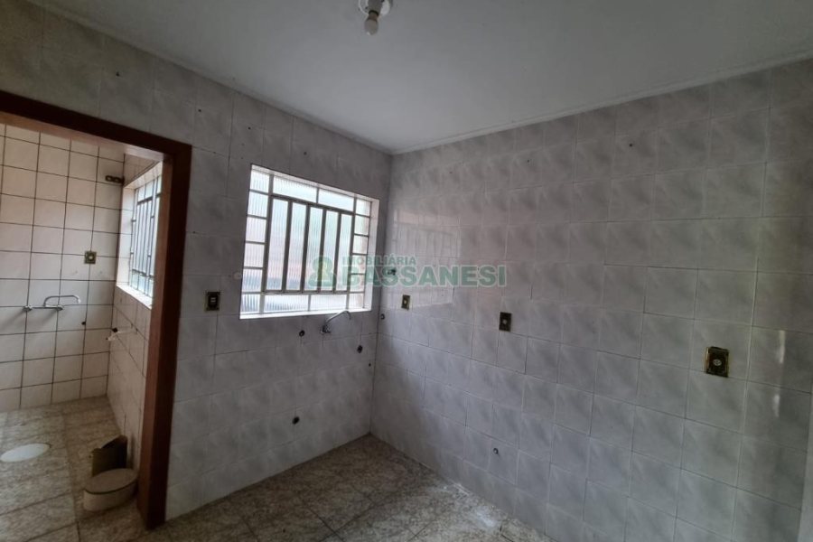 Casa com 184m², 3 dormitórios, 2 vagas, no bairro Panazzolo em Caxias do Sul para Comprar