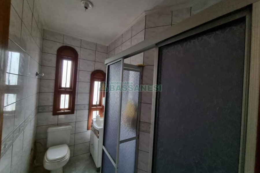 Casa com 184m², 3 dormitórios, 2 vagas, no bairro Panazzolo em Caxias do Sul para Comprar