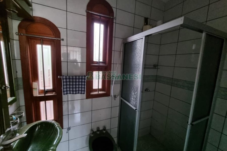 Casa com 184m², 3 dormitórios, 2 vagas, no bairro Panazzolo em Caxias do Sul para Comprar
