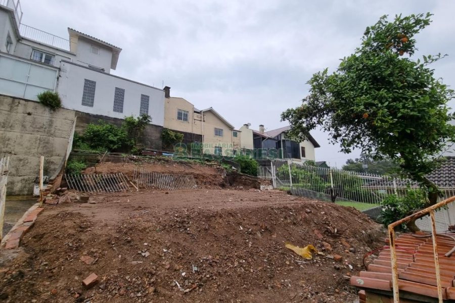 Casa com 184m², 3 dormitórios, 2 vagas, no bairro Panazzolo em Caxias do Sul para Alugar ou Comprar