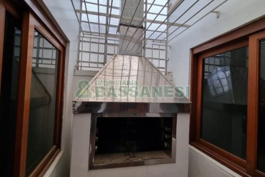 Casa com 184m², 3 dormitórios, 2 vagas, no bairro Panazzolo em Caxias do Sul para Alugar ou Comprar