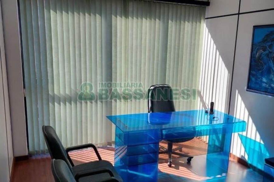 Sala Mobiliada com 95m², no bairro Centro em Caxias do Sul para Alugar