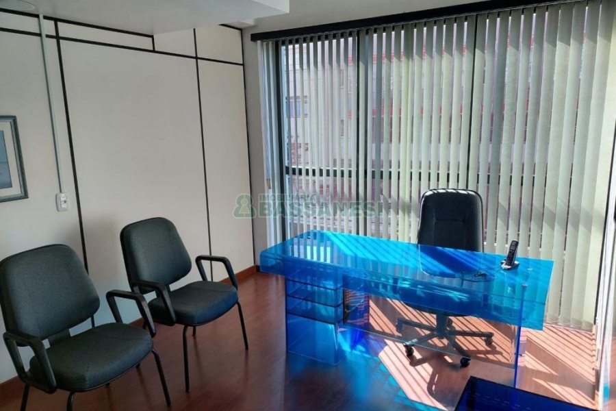 Sala Mobiliada com 95m², no bairro Centro em Caxias do Sul para Alugar