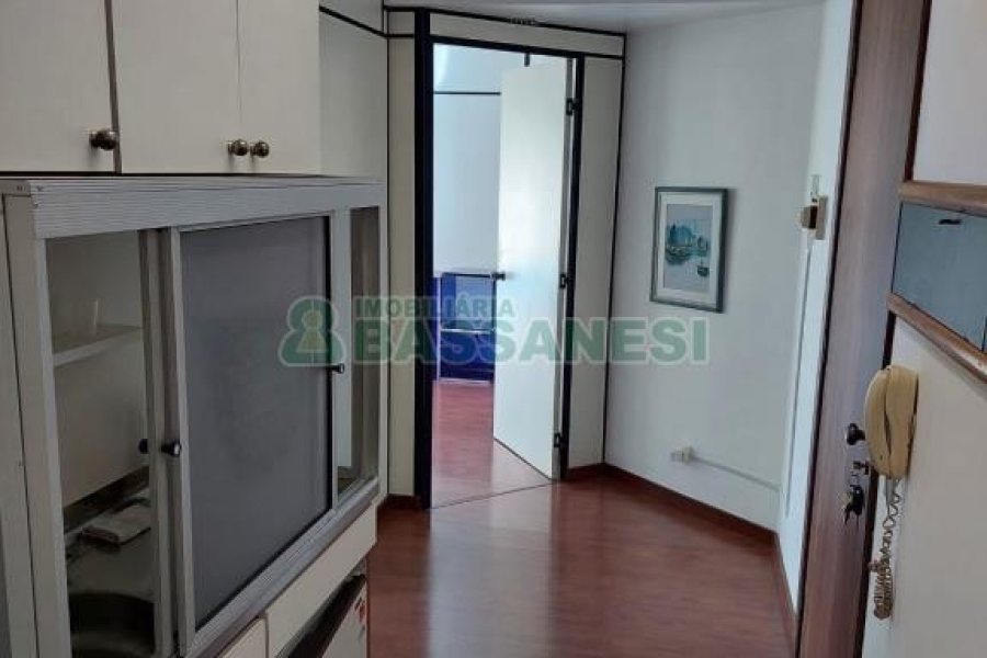 Sala Mobiliada com 95m², no bairro Centro em Caxias do Sul para Alugar