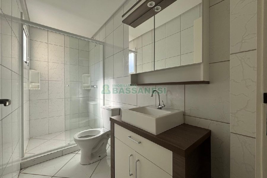 Apartamento com 68m², 2 dormitórios, 2 vagas, no bairro Vinhedos em Caxias do Sul para Alugar