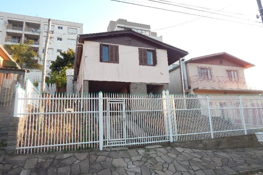 Casa com 108m², 3 dormitórios, 1 vaga, no bairro Salgado Filho em Caxias do Sul para Comprar