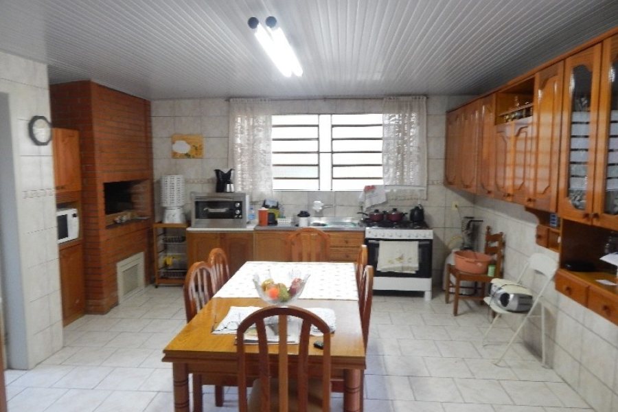 Casa com 108m², 3 dormitórios, 1 vaga, no bairro Salgado Filho em Caxias do Sul para Comprar