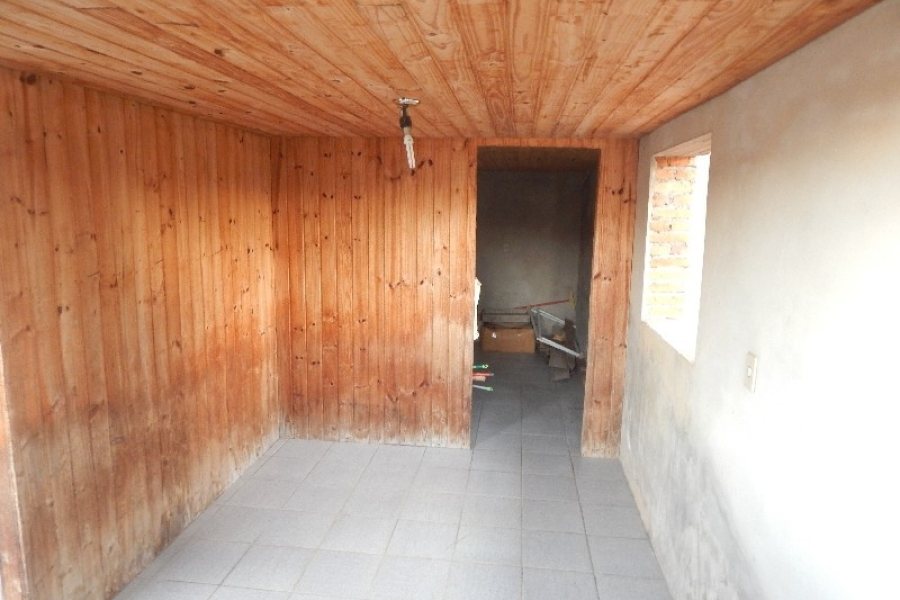 Casa com 108m², 3 dormitórios, 1 vaga, no bairro Salgado Filho em Caxias do Sul para Comprar