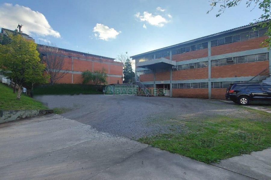 Pavilhão com 985m², no bairro Floresta em Caxias do Sul para Alugar