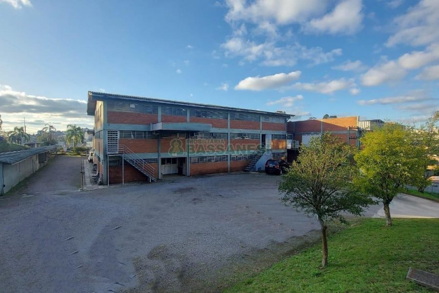 Pavilhão com 985m², no bairro Floresta em Caxias do Sul para Alugar