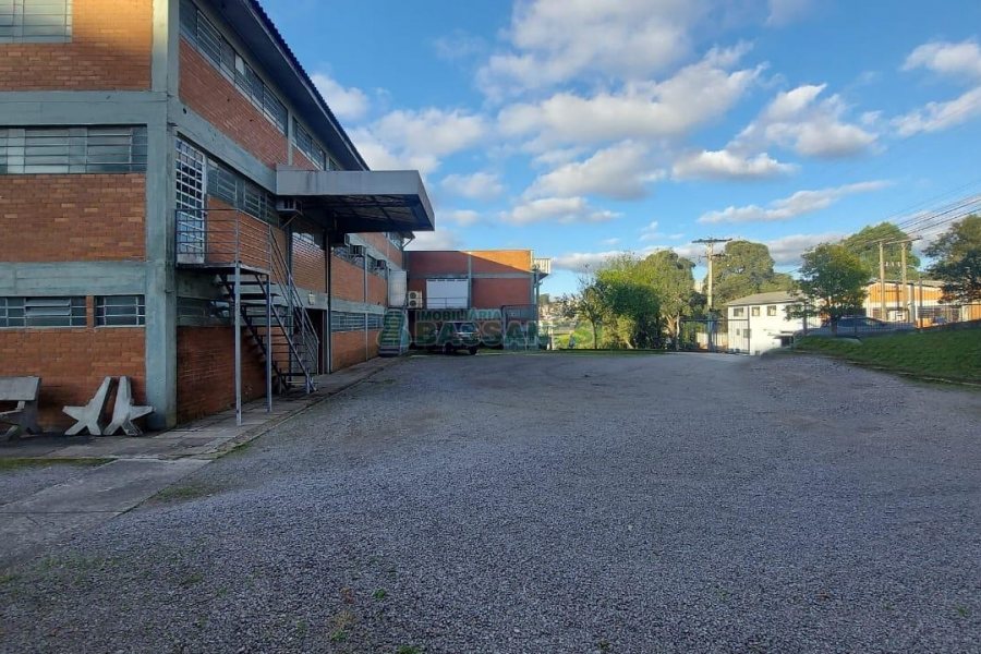 Pavilhão com 985m², no bairro Floresta em Caxias do Sul para Alugar