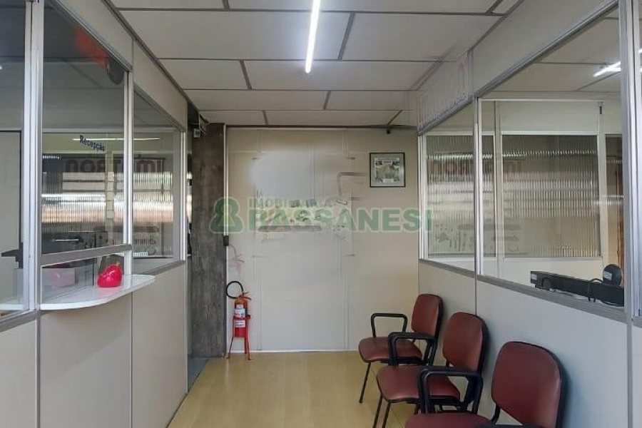 Pavilhão com 985m², no bairro Floresta em Caxias do Sul para Alugar