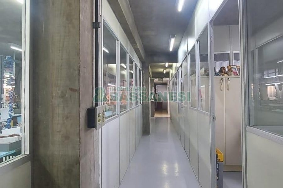 Pavilhão com 985m², no bairro Floresta em Caxias do Sul para Alugar