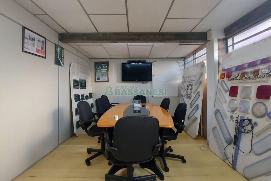 Pavilhão com 985m², no bairro Floresta em Caxias do Sul para Alugar