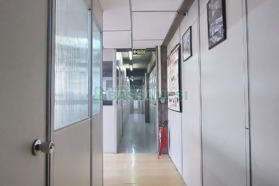 Pavilhão com 985m², no bairro Floresta em Caxias do Sul para Alugar