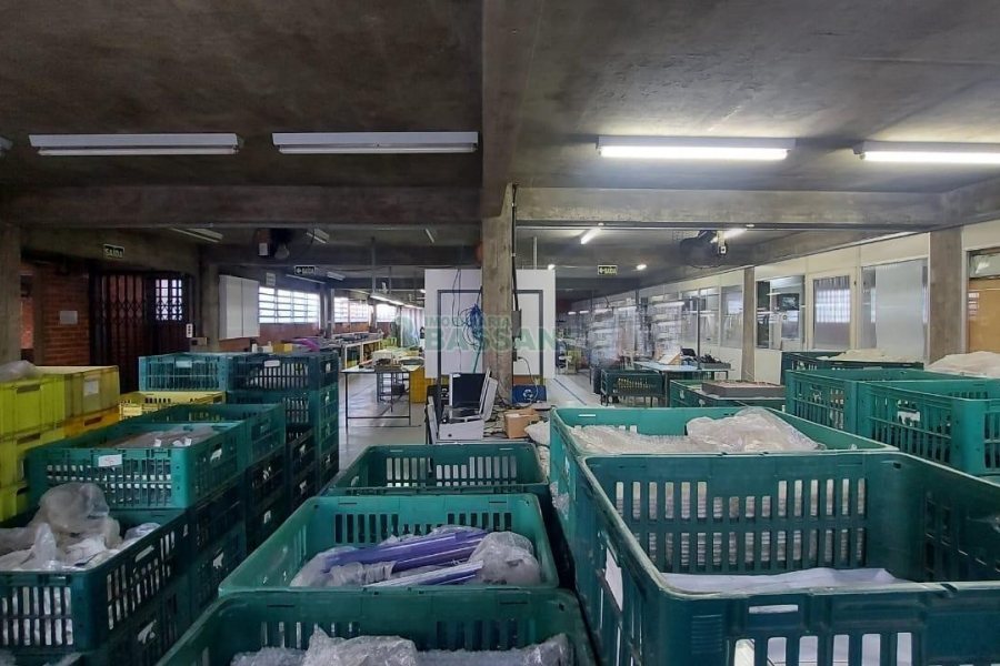 Pavilhão com 985m², no bairro Floresta em Caxias do Sul para Alugar