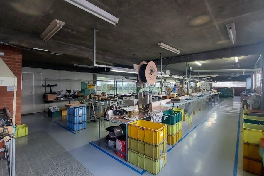 Pavilhão com 985m², no bairro Floresta em Caxias do Sul para Alugar