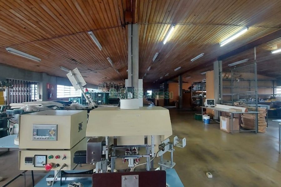 Pavilhão com 985m², no bairro Floresta em Caxias do Sul para Alugar