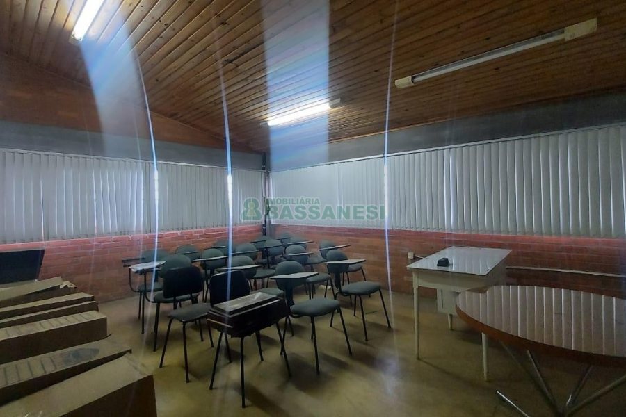 Pavilhão com 985m², no bairro Floresta em Caxias do Sul para Alugar