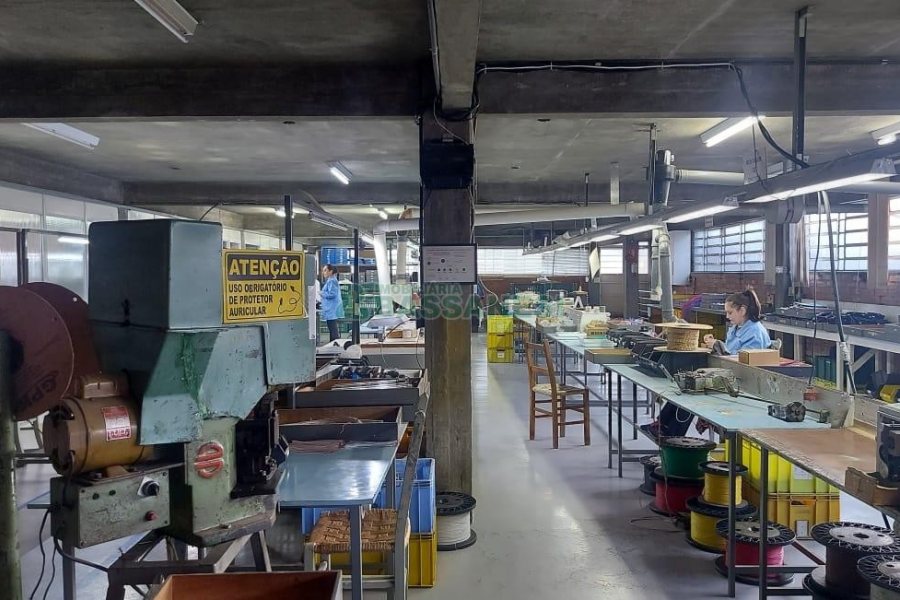 Pavilhão com 985m², no bairro Floresta em Caxias do Sul para Alugar