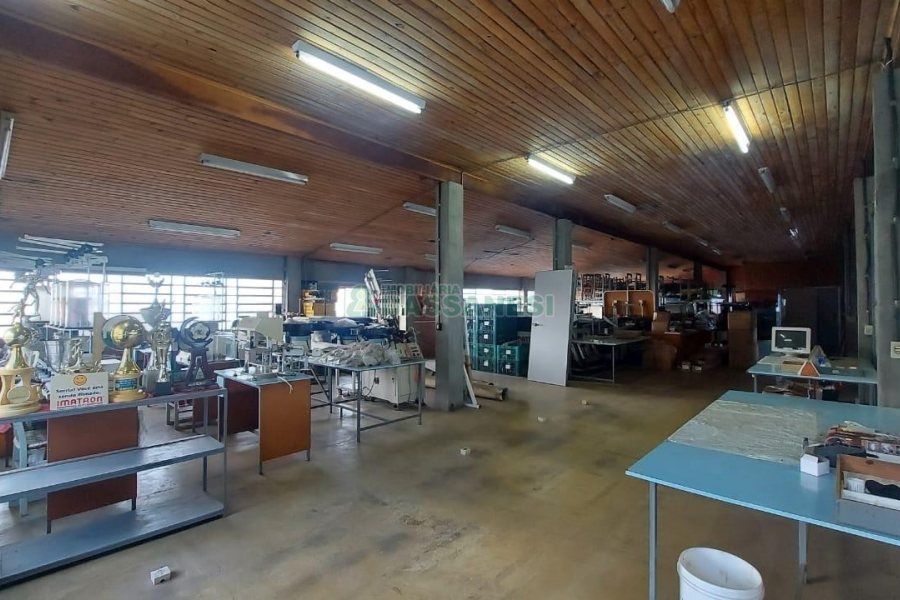 Pavilhão com 985m², no bairro Floresta em Caxias do Sul para Alugar