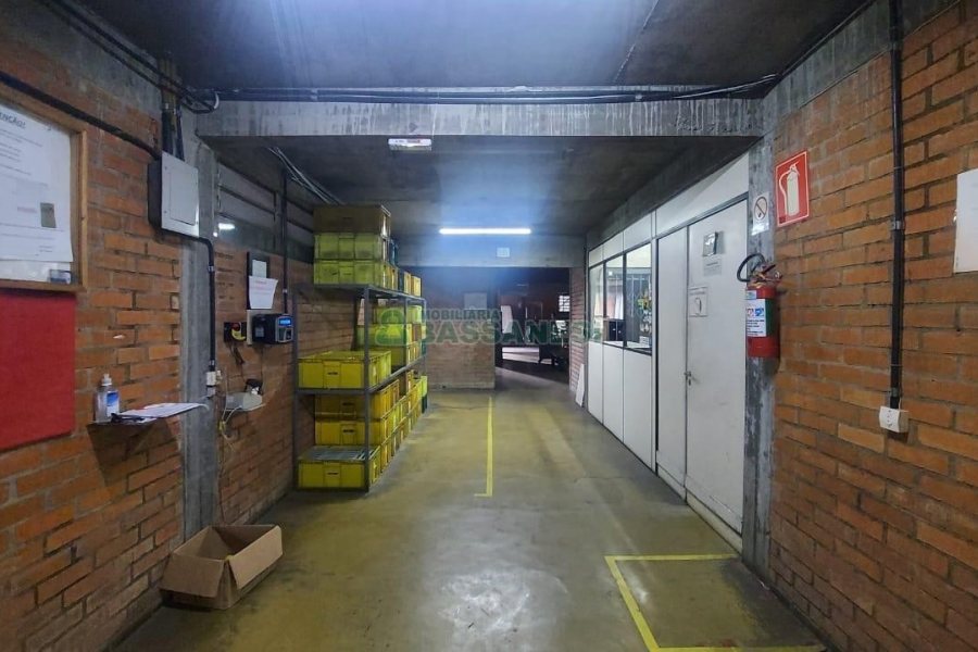 Pavilhão com 985m², no bairro Floresta em Caxias do Sul para Alugar