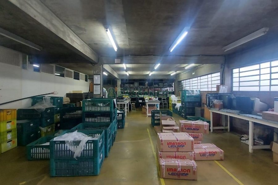 Pavilhão com 985m², no bairro Floresta em Caxias do Sul para Alugar