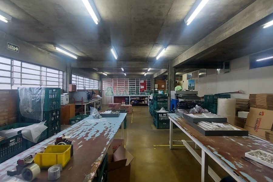 Pavilhão com 985m², no bairro Floresta em Caxias do Sul para Alugar