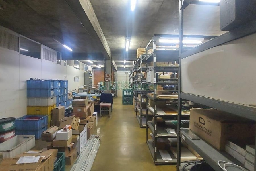 Pavilhão com 985m², no bairro Floresta em Caxias do Sul para Alugar