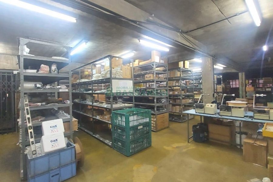 Pavilhão com 985m², no bairro Floresta em Caxias do Sul para Alugar