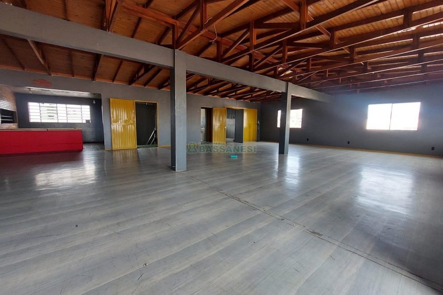 Predio com 784m², 1 vaga, no bairro Centro em Caxias do Sul para Alugar