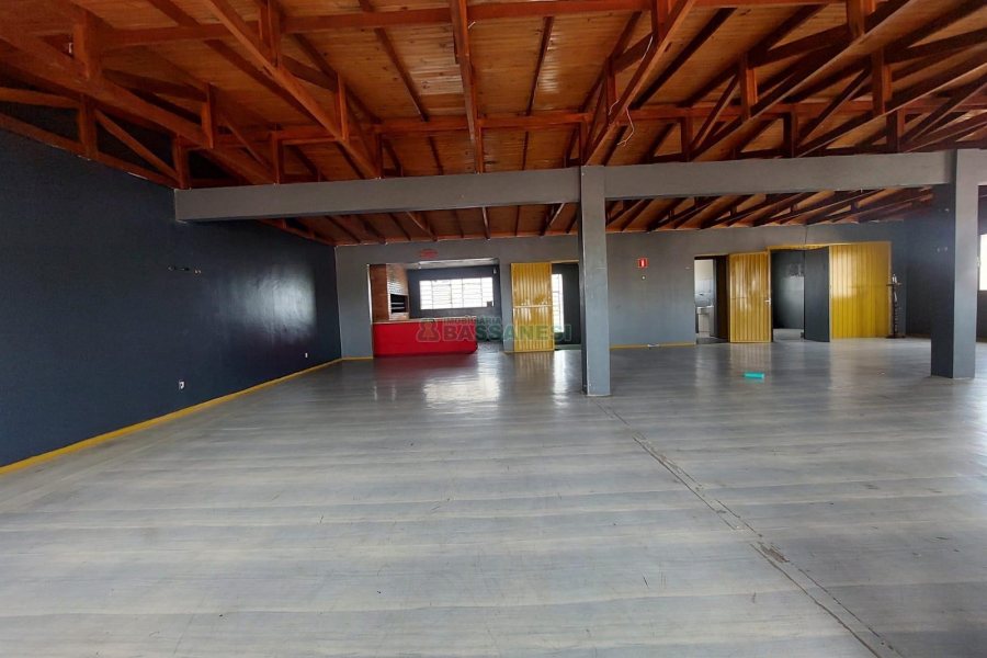 Predio com 784m², 1 vaga, no bairro Centro em Caxias do Sul para Alugar