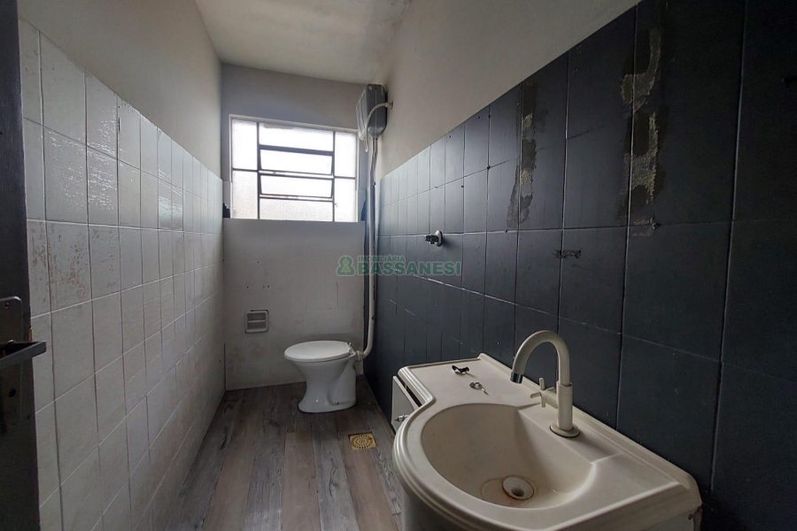 Predio com 784m², 1 vaga, no bairro Centro em Caxias do Sul para Alugar