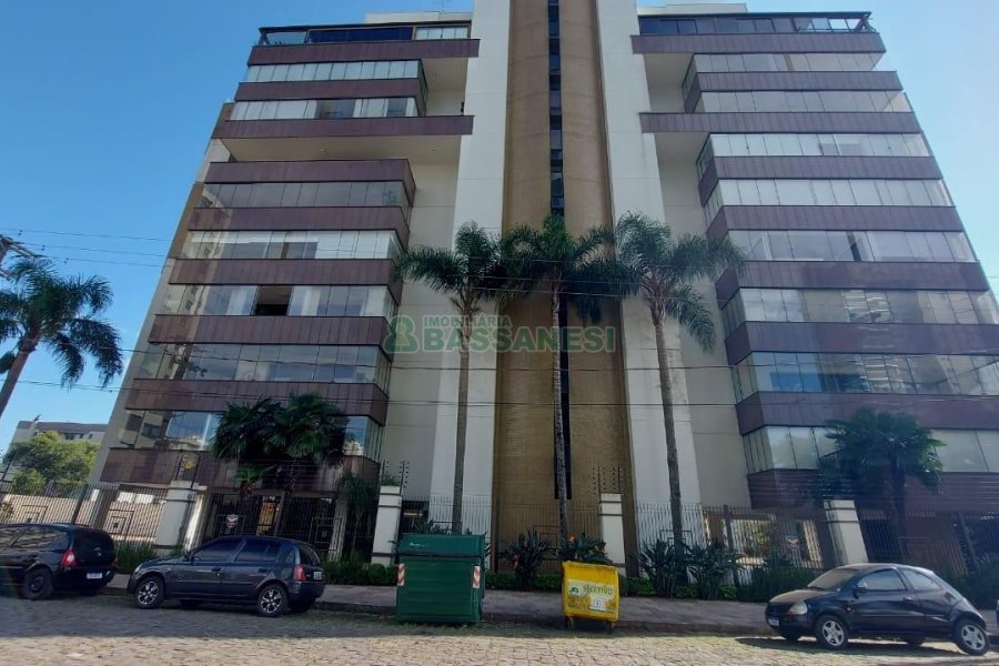 Apto Mobiliado com 187m², 3 dormitórios, 3 vagas, no bairro Lourdes em Caxias do Sul para Comprar