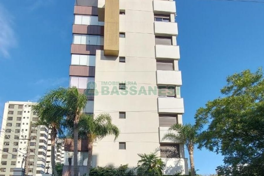 Apto Mobiliado com 187m², 3 dormitórios, 3 vagas, no bairro Lourdes em Caxias do Sul para Comprar