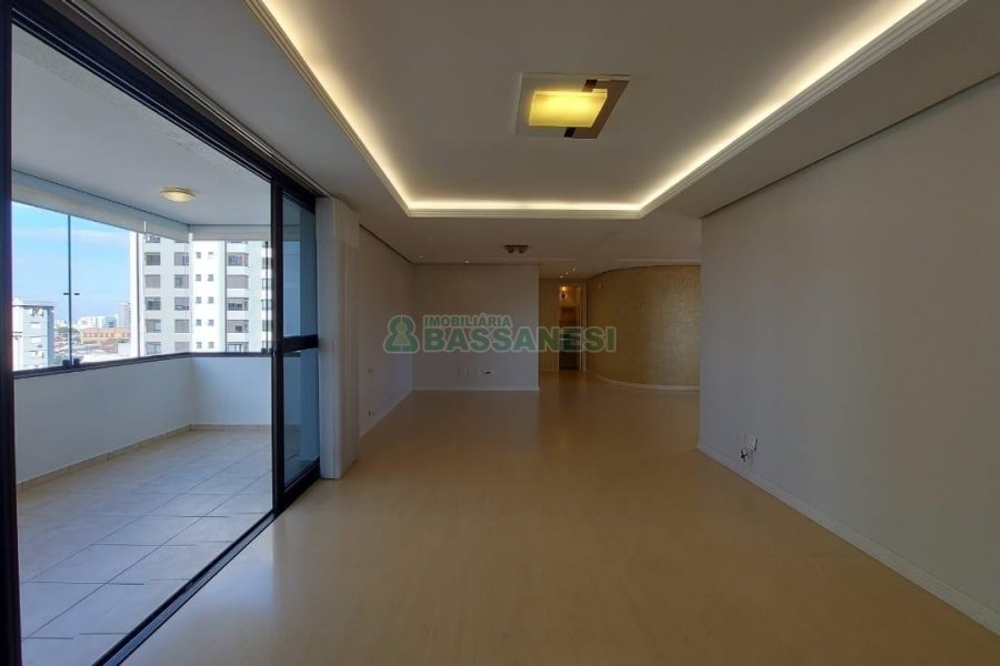 Apto Mobiliado com 187m², 3 dormitórios, 3 vagas, no bairro Lourdes em Caxias do Sul para Comprar