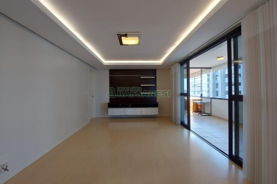 Apto Mobiliado com 187m², 3 dormitórios, 3 vagas, no bairro Lourdes em Caxias do Sul para Comprar