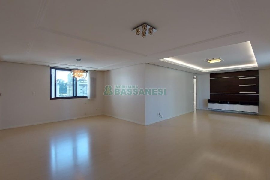 Apto Mobiliado com 187m², 3 dormitórios, 3 vagas, no bairro Lourdes em Caxias do Sul para Comprar