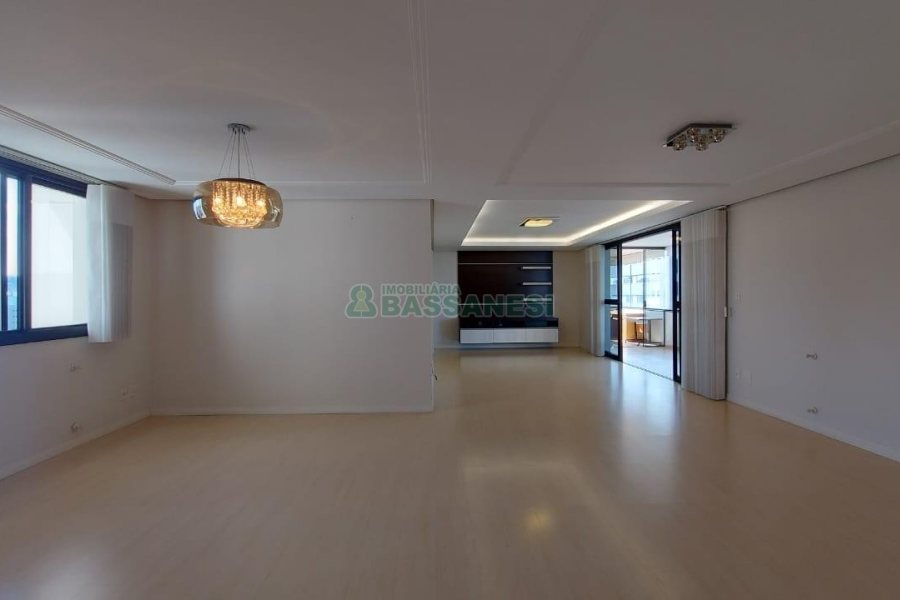 Apto Mobiliado com 187m², 3 dormitórios, 3 vagas, no bairro Lourdes em Caxias do Sul para Comprar