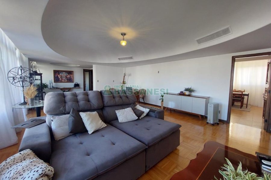 Apartamento com 305m², 4 dormitórios, no bairro Centro em Caxias do Sul para Comprar