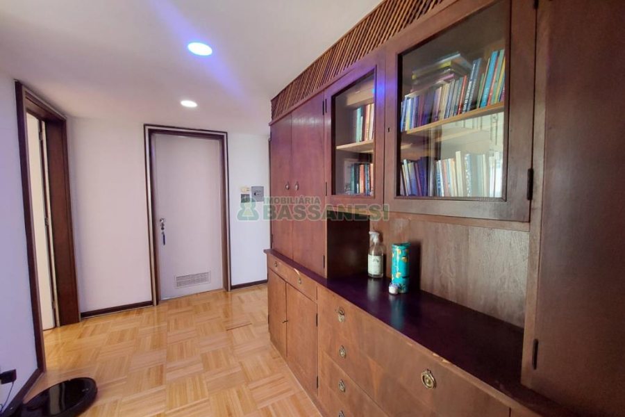 Apartamento com 305m², 4 dormitórios, no bairro Centro em Caxias do Sul para Comprar