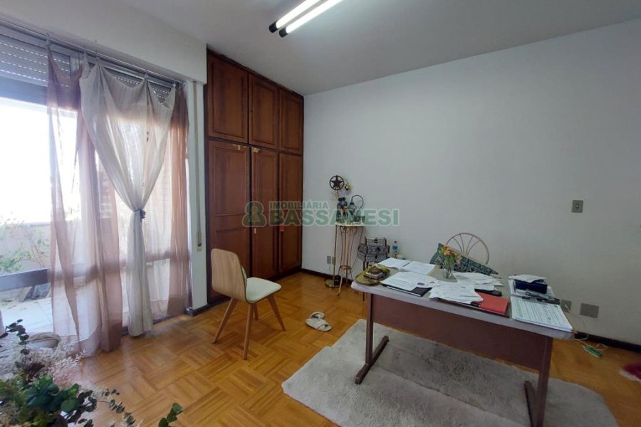 Apartamento com 305m², 4 dormitórios, no bairro Centro em Caxias do Sul para Comprar