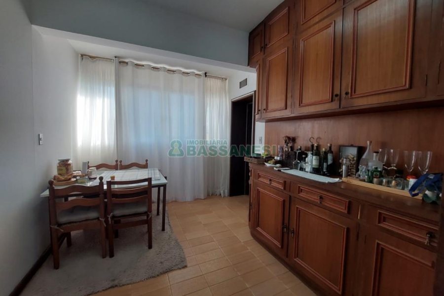 Apartamento com 305m², 4 dormitórios, no bairro Centro em Caxias do Sul para Comprar