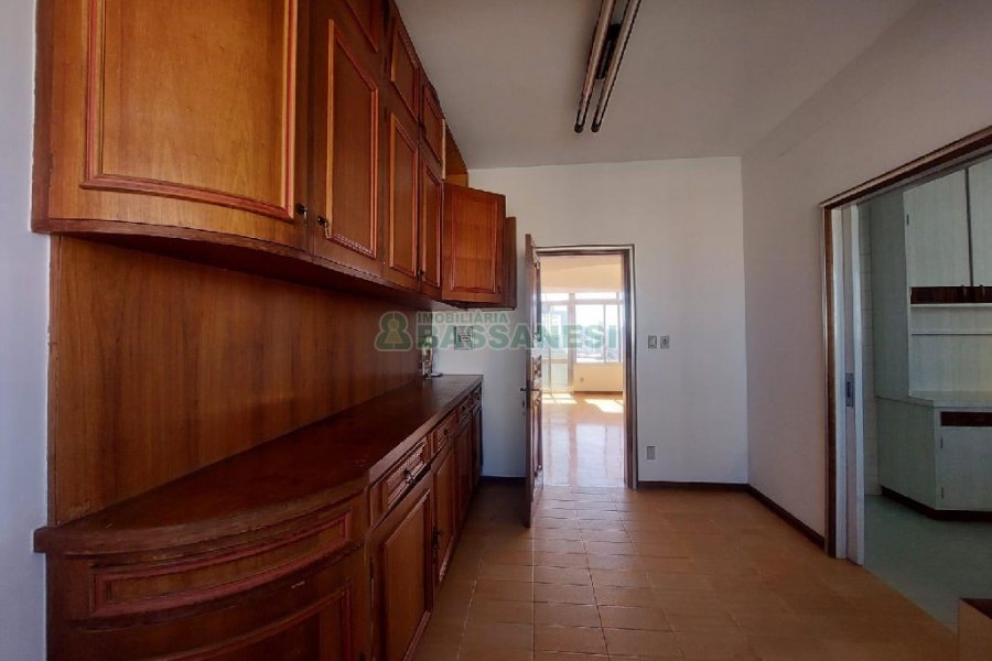 Apartamento com 270m², 4 dormitórios, no bairro Centro em Caxias do Sul para Alugar ou Comprar